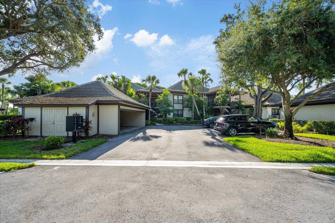 Located in the prestigious Palm Beach Polo Club, this spacious 3 bedroom, 3 bathroom ground floor condo offers the perfect blend of comfort and convenience.