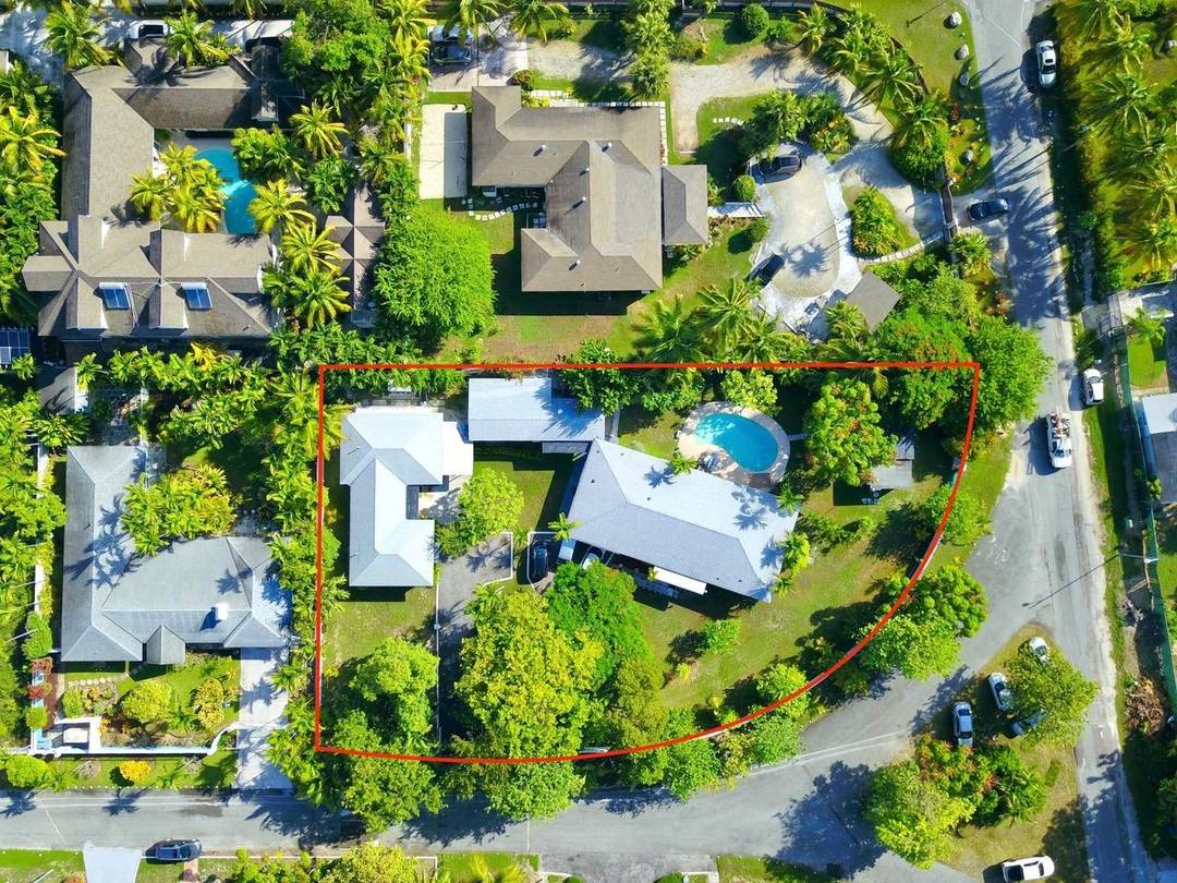 14 & 15 HAMPSHIRE STREET Single Family Home Cable-Beach New-Providence