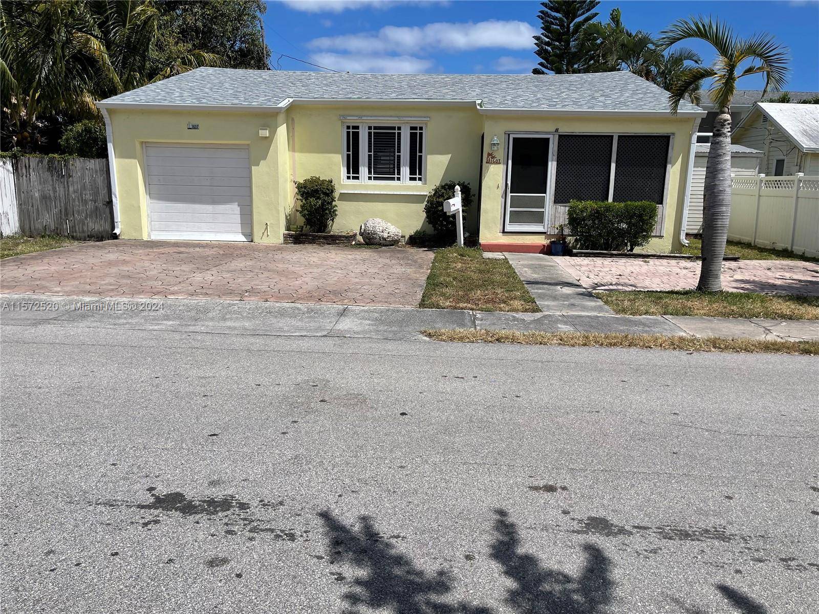 2 SINGLE FAMILY HOMES ON ONE LOT.