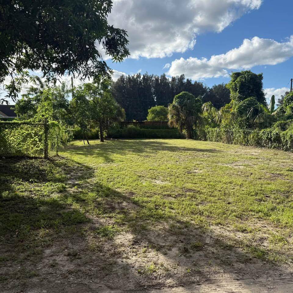 Beautiful and well located 4, 792 s.