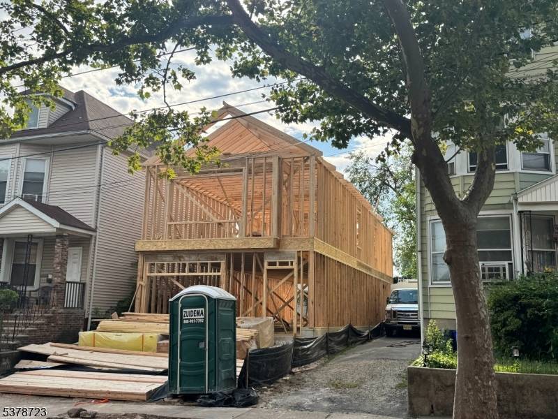 Brand New Construction in Belleville !