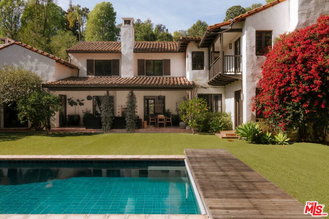 1046 N Norman Pl 5BR Brentwood La