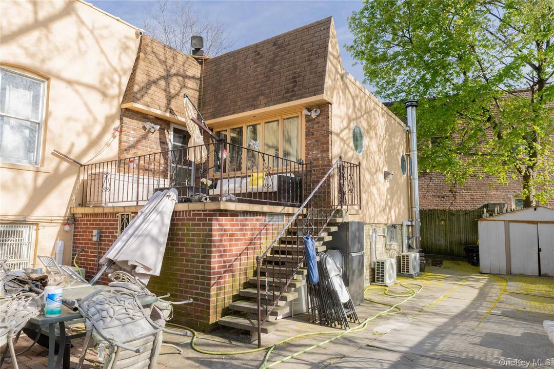 A Stunning Brick Detached Home in the Desirable Country Club Section Situated on an expansive 50x100 ft lot, this beautifully maintained single family home offers a perfect blend of comfort, ...