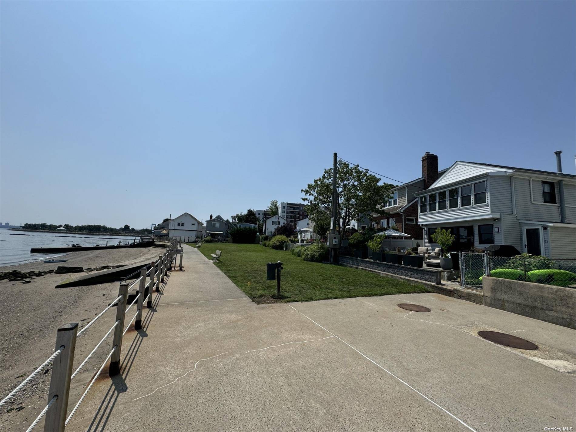 Welcome to direct waterfront property 3A Edgewater Park, a charming Coop located in the East Bronx neighborhood of New York City.