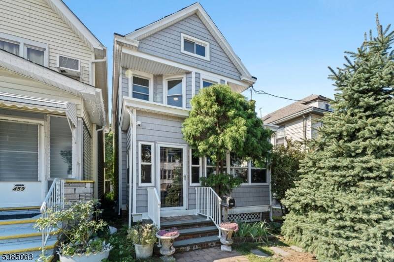 461 Lawrie Street presents a prime investment opportunity, offering both immediate rental potential and strong long term growth.