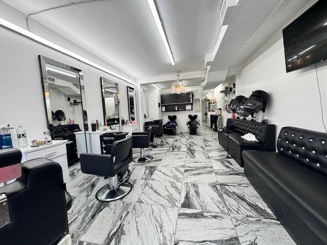Belmont section retail location perfect for a solon barber shop, plenty of walking traffic, newly renovated, close to hospital and public transportation.
