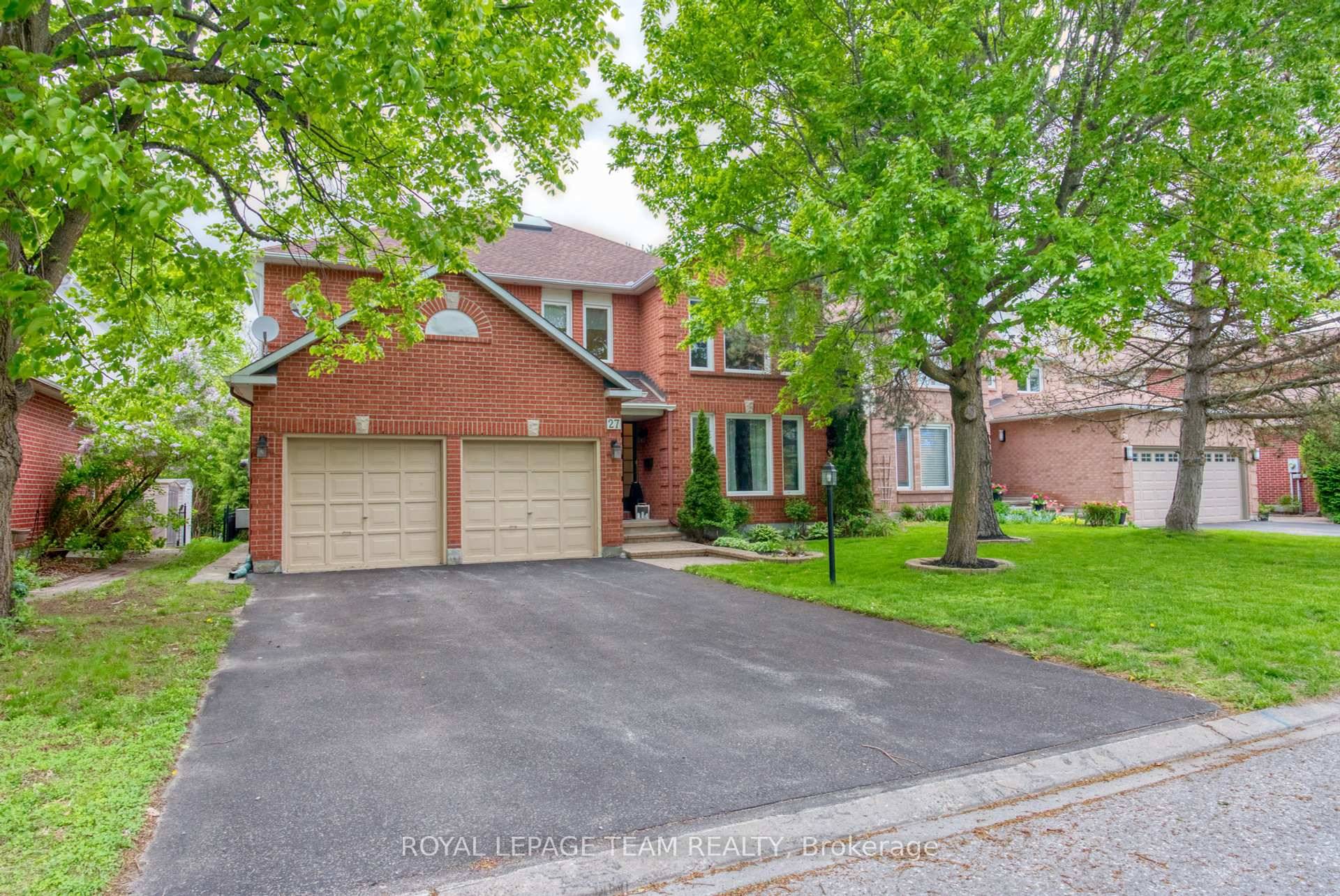 Very large executive home in the heart of Kanata Lakes !
