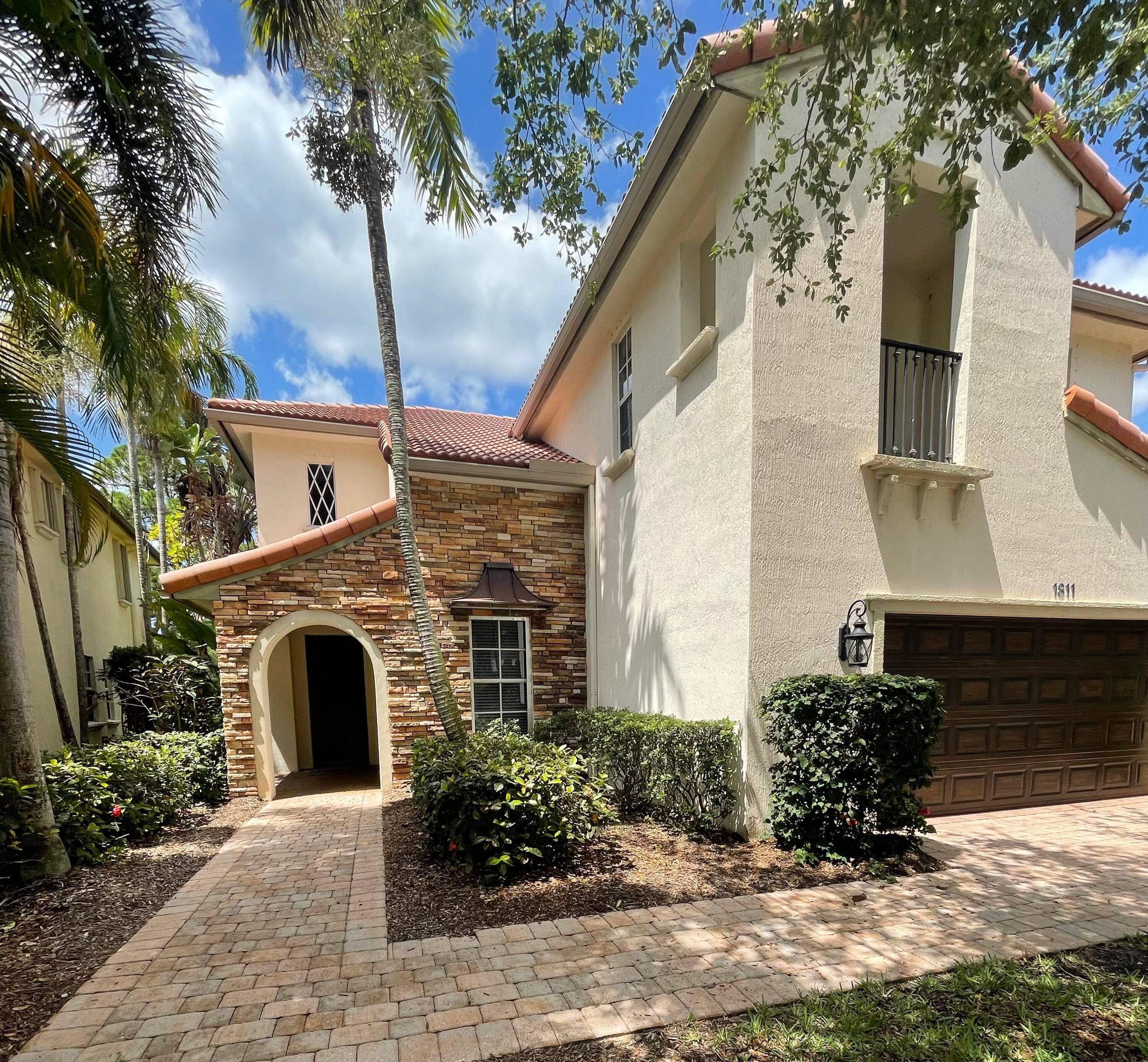 Spacious Beautiful 4 bedroom, 4 Full Bath plus Den Office, 2 car garage DREAM HOME in the sought after RESORT STYLE COMMUNITY of EVERGRENE.