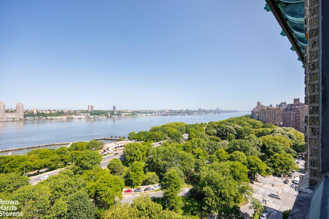 Available for the first time in over 30 years, this spectacular penthouse offers unparalleled Hudson River and Riverside Park views and wonderful outdoor space.