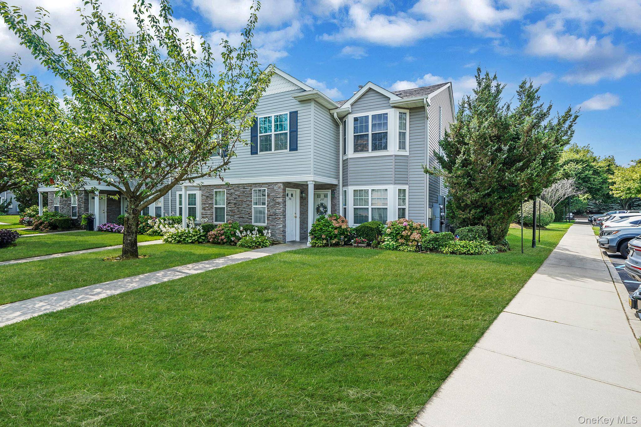 Rare available unit in community w great amenities and Golf access nearby.