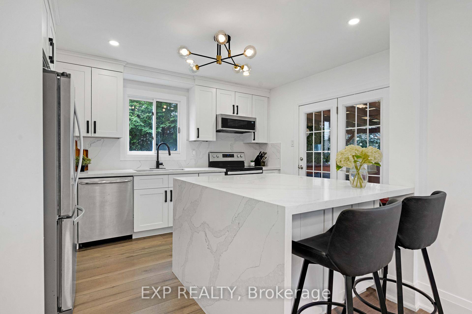 Beautifully Renovated Home in a Prime Family Oriented Neighbourhood !
