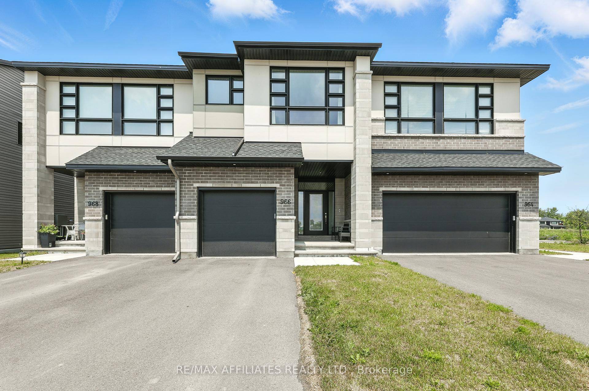 Welcome to 966 Acoustic Way, located in the highly sought after Riverside South community.