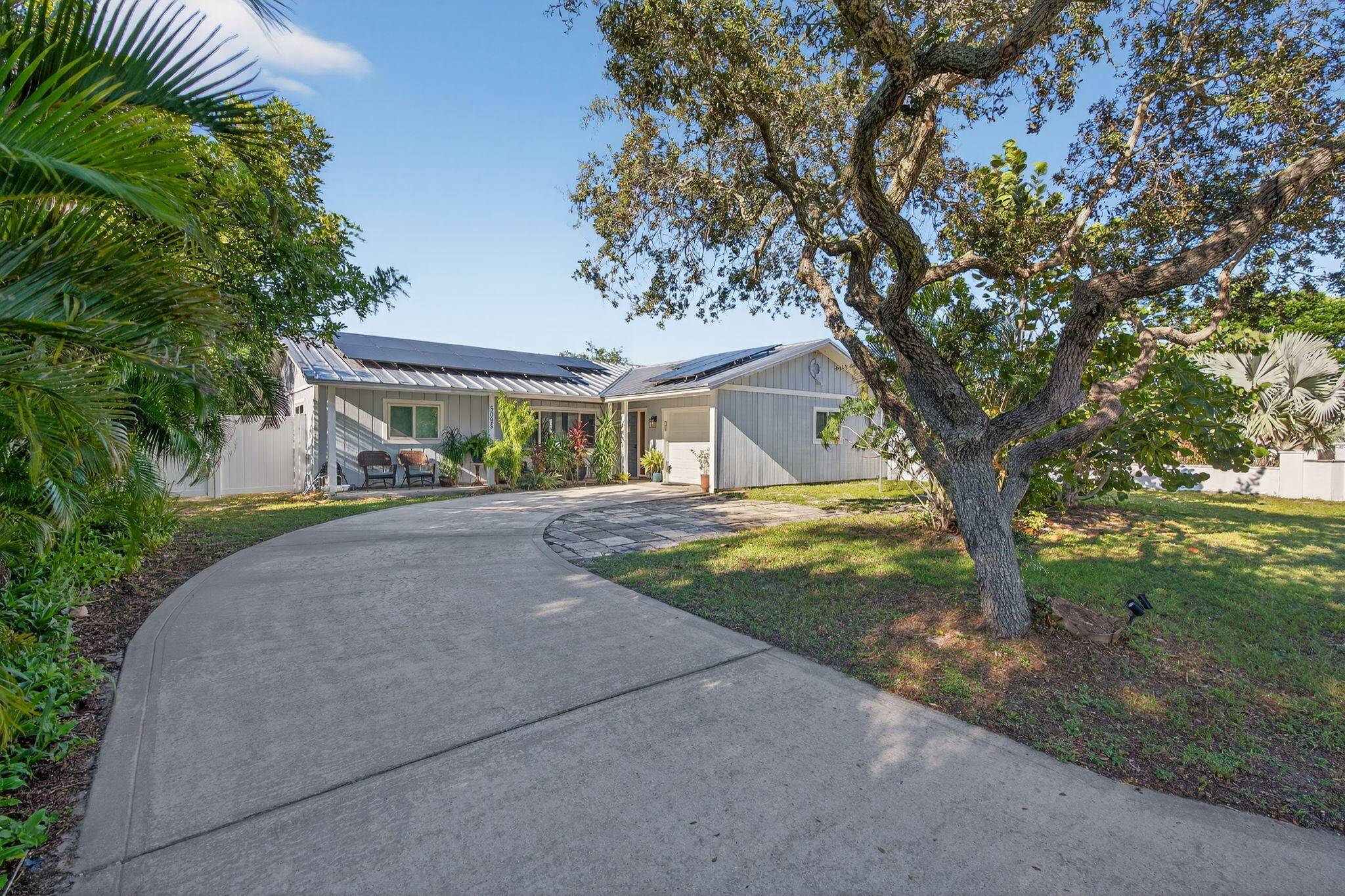 Beautiful 3 bedrooms 3 full bathrooms w 1 car garage on this 1 4 acre fully fenced in yard featuring BRAND NEW 2025 Metal Roof, 2022 Hurricane Impact Windows Doors, ...