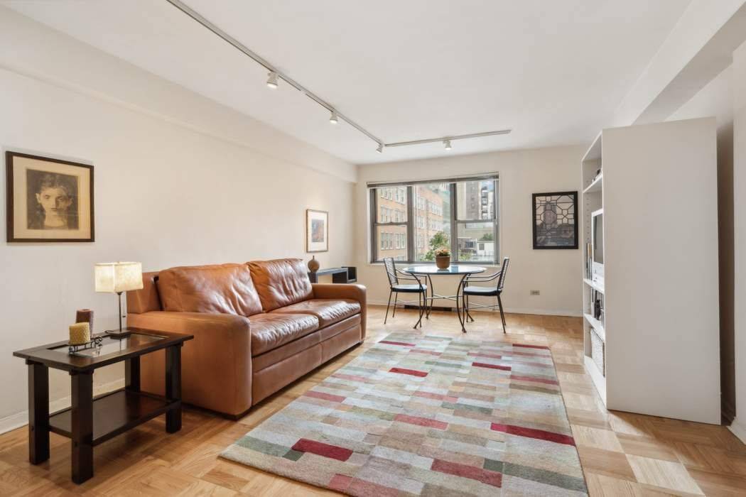 Estate Sale Located in the heart of the West Village, The Cambridge is surrounded by trendy restaurants, boutique shopping, and all forms of transportation including the 2 3 express subway ...