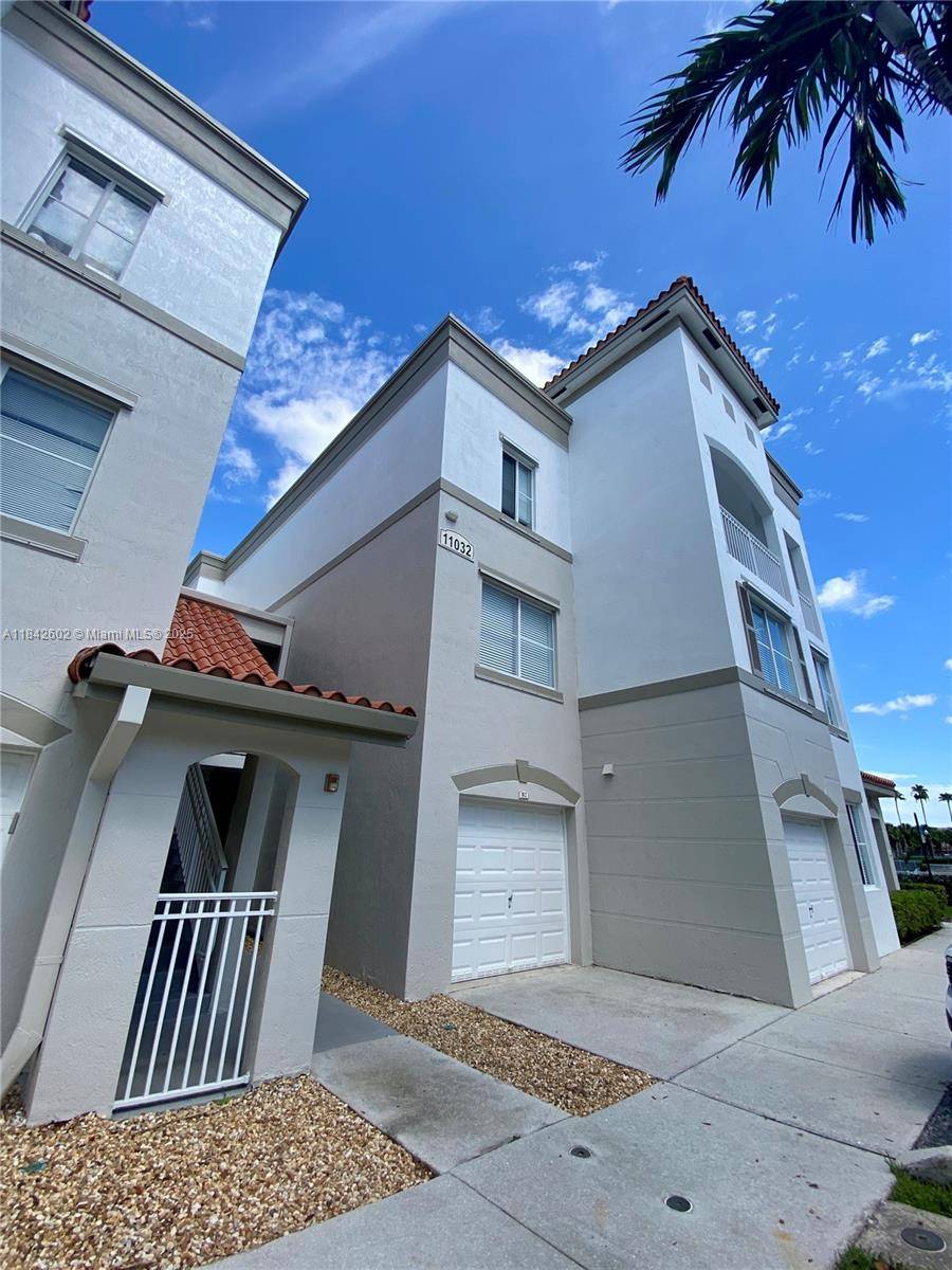 NICE amp ; COZY 2 BEDROOM 2 BATHROOM UNIT AT 'LEGACY PLACE'.