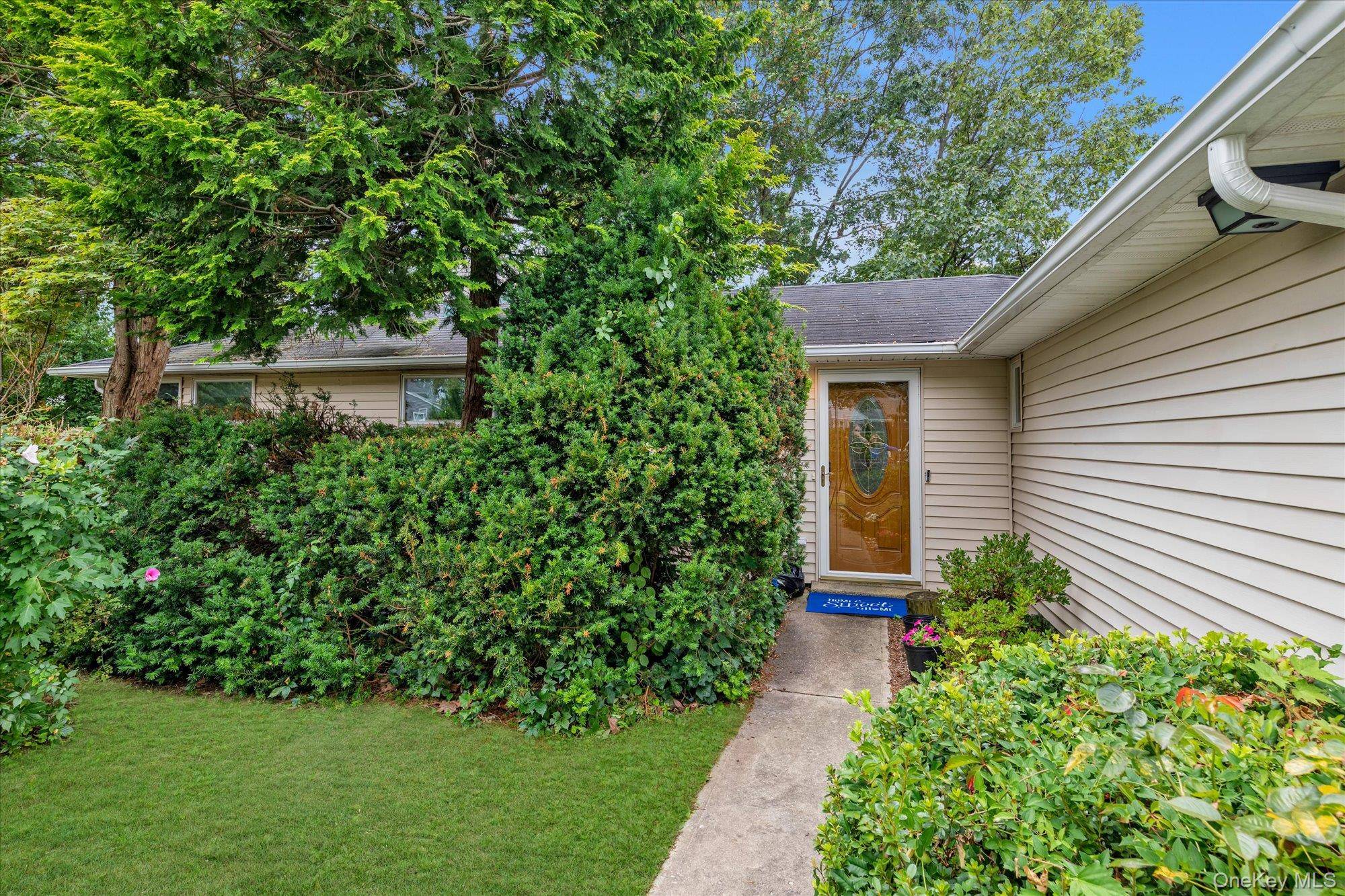 Beautiful Waterfront Ranch in Amityville !