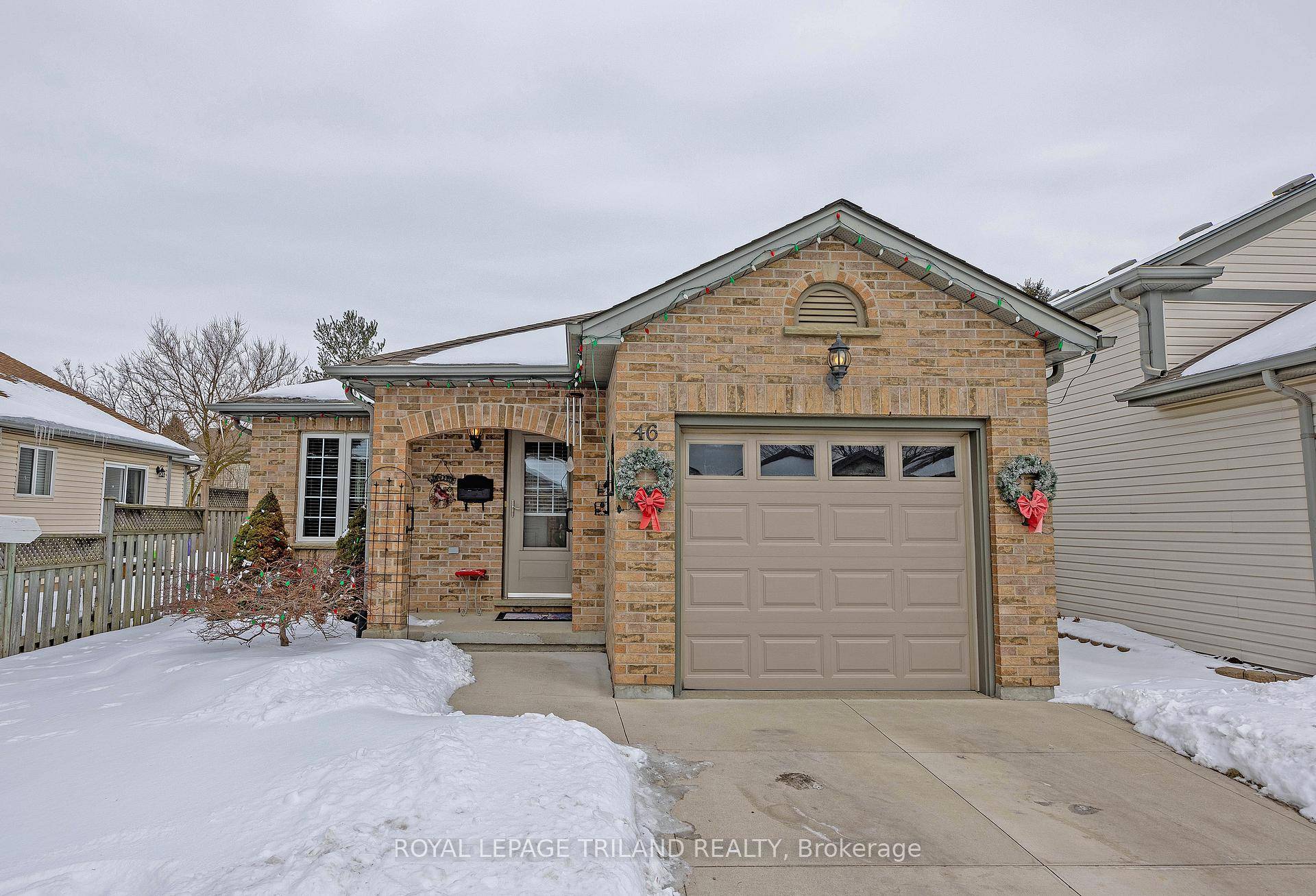 An excellent and well maintained 4 level backsplit detached condo located in very convenient Summerside Community close to 401 and Victoria Hospital.