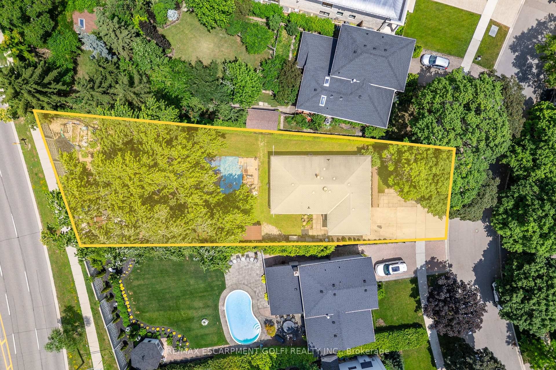 A rare opportunity in the heart of Oakville !