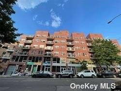 5 Mins Walking Distance to Main Street !