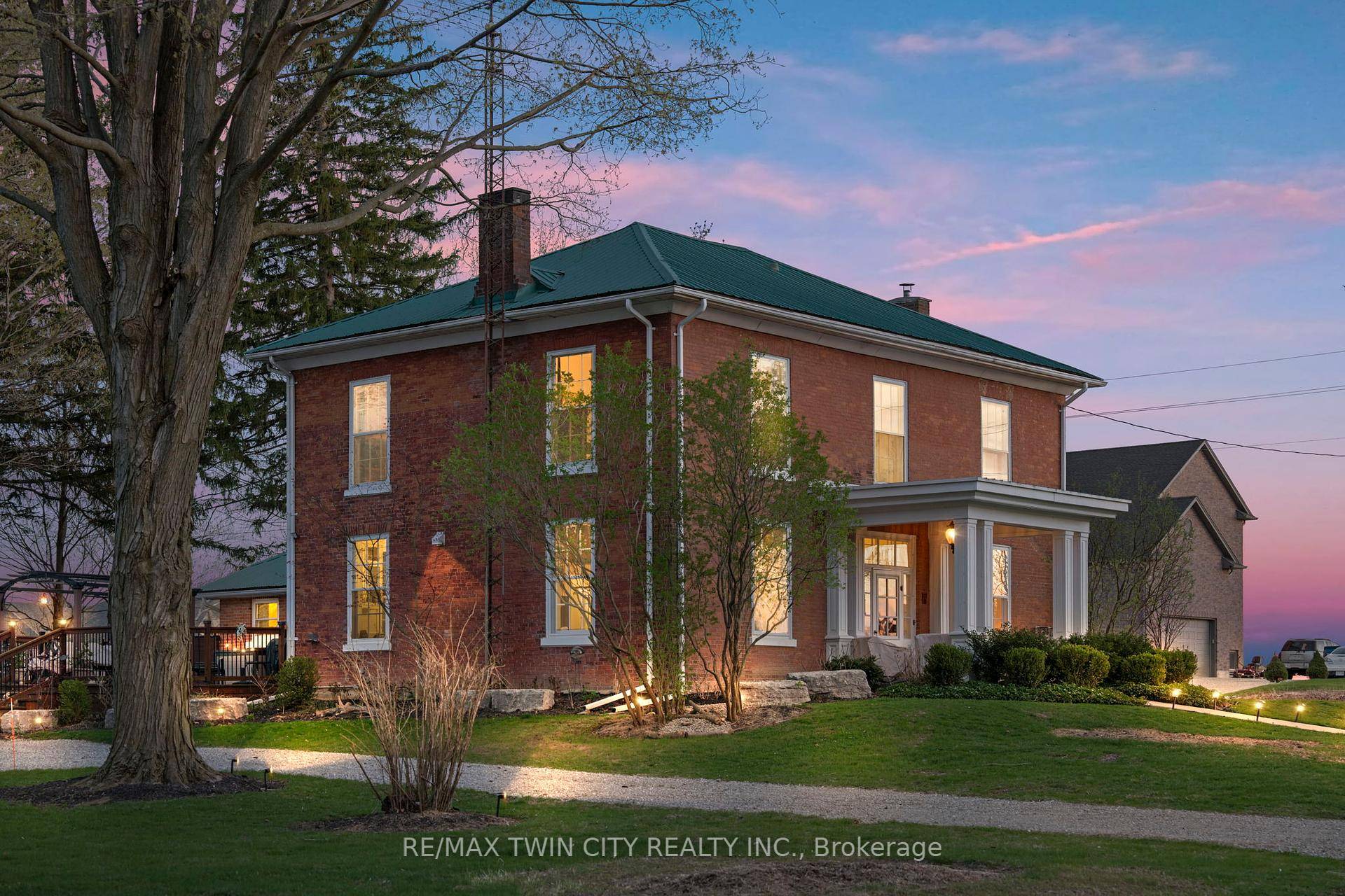 Step into the charm of 4 Murray Street West, this beautifully restored century home stands proud in the heart of Vittoria.