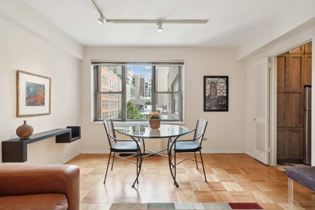 Estate Sale Located in the heart of the West Village, The Cambridge is surrounded by trendy restaurants, boutique shopping, and all forms of transportation including the 2 3 express subway ...