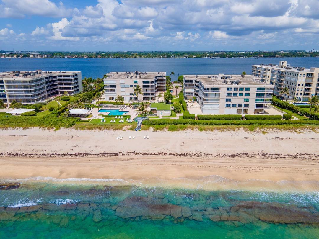 Take a pause when you enter unit 401S at the pet friendly Dorchester of Palm Beach.