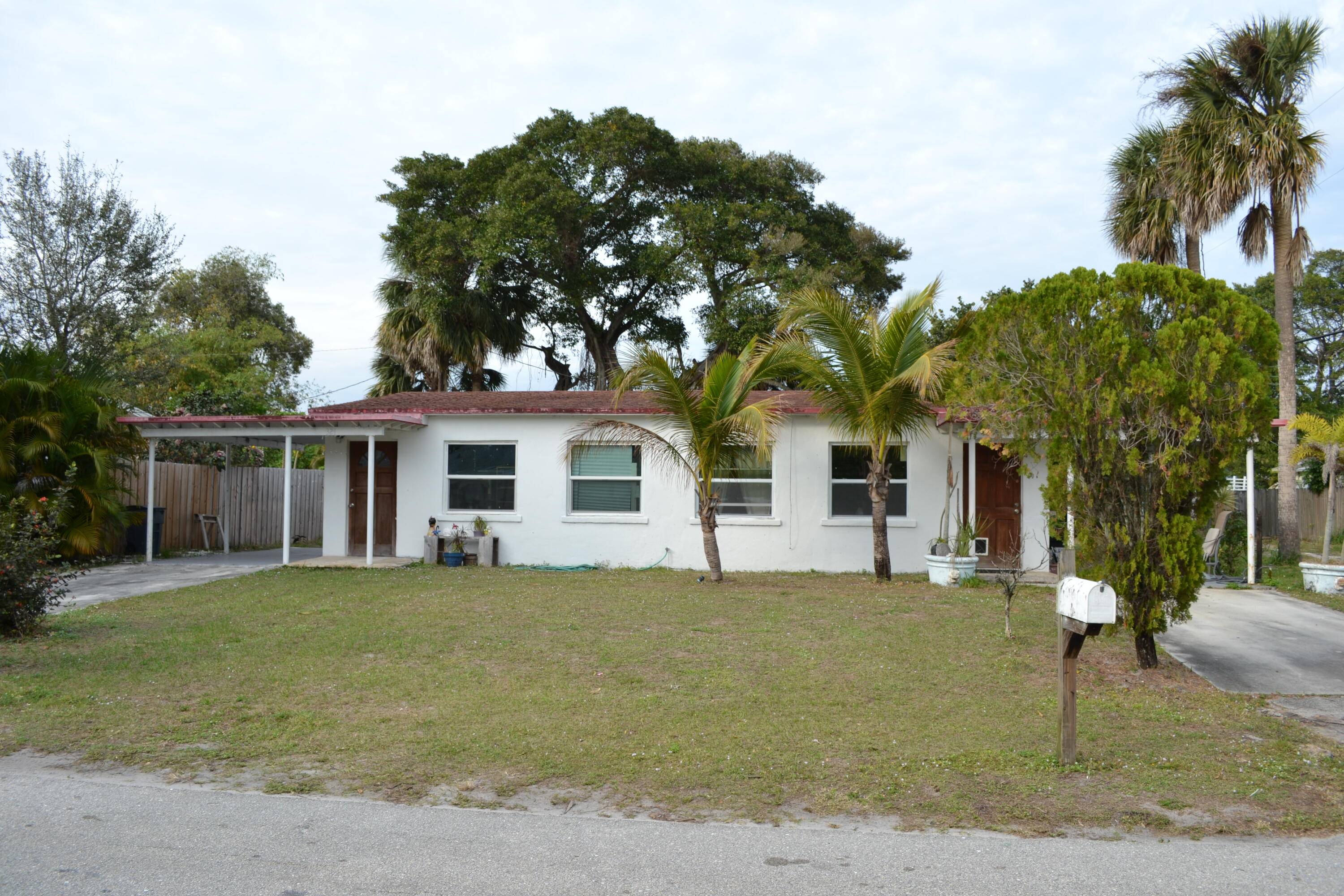 CBS Duplex Just across the street from Jupiter Elementary School.