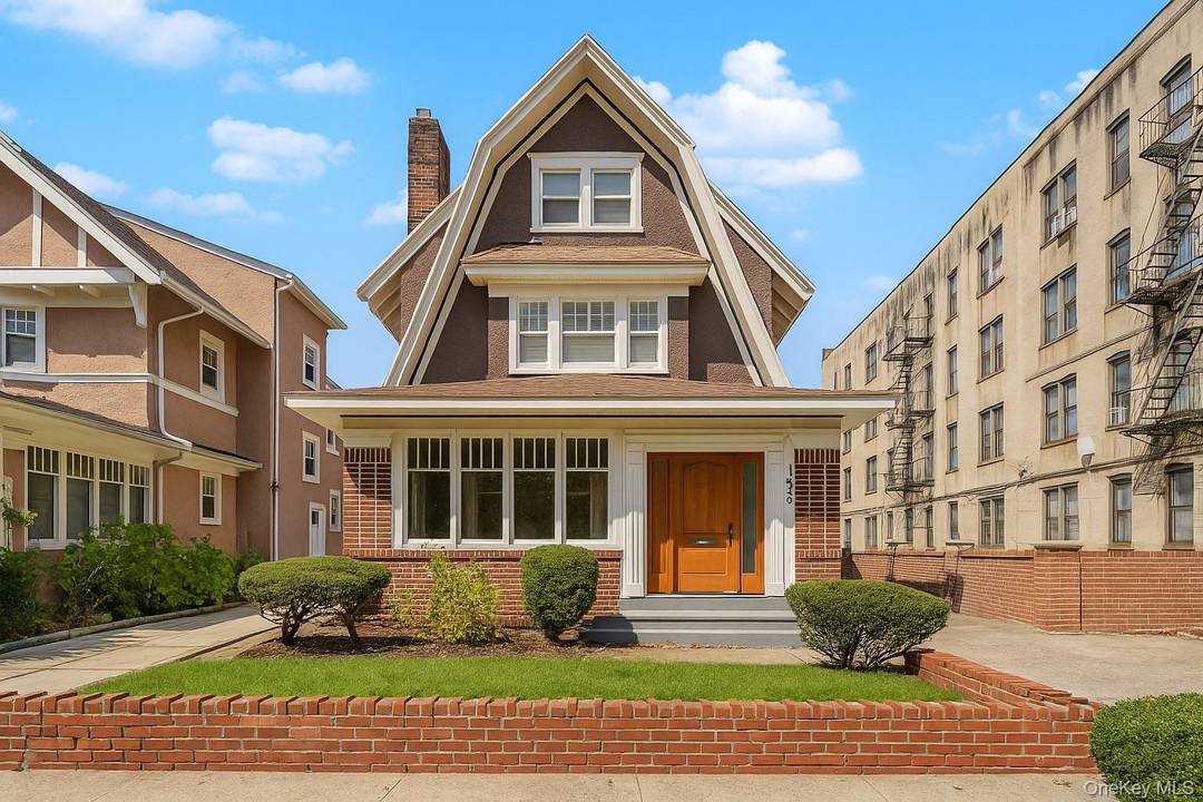 Welcome to 1917 Glenwood Road.