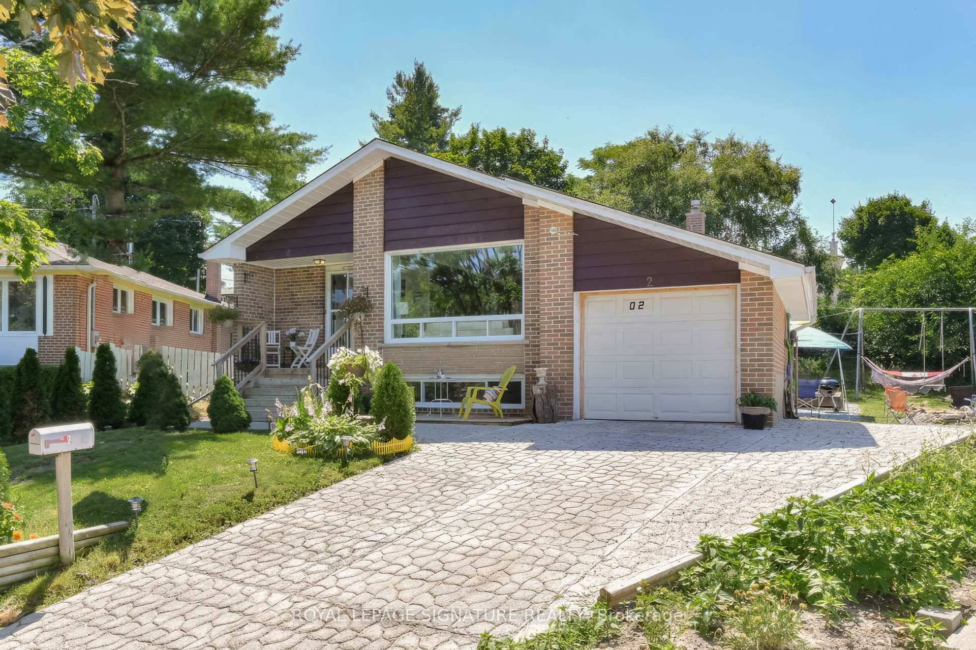Welcome to 2 Windover Drive, a beautifully maintained main floor bungalow located on a quietcul de sac in one of Scarborough's most family friendly neighbourhoods.