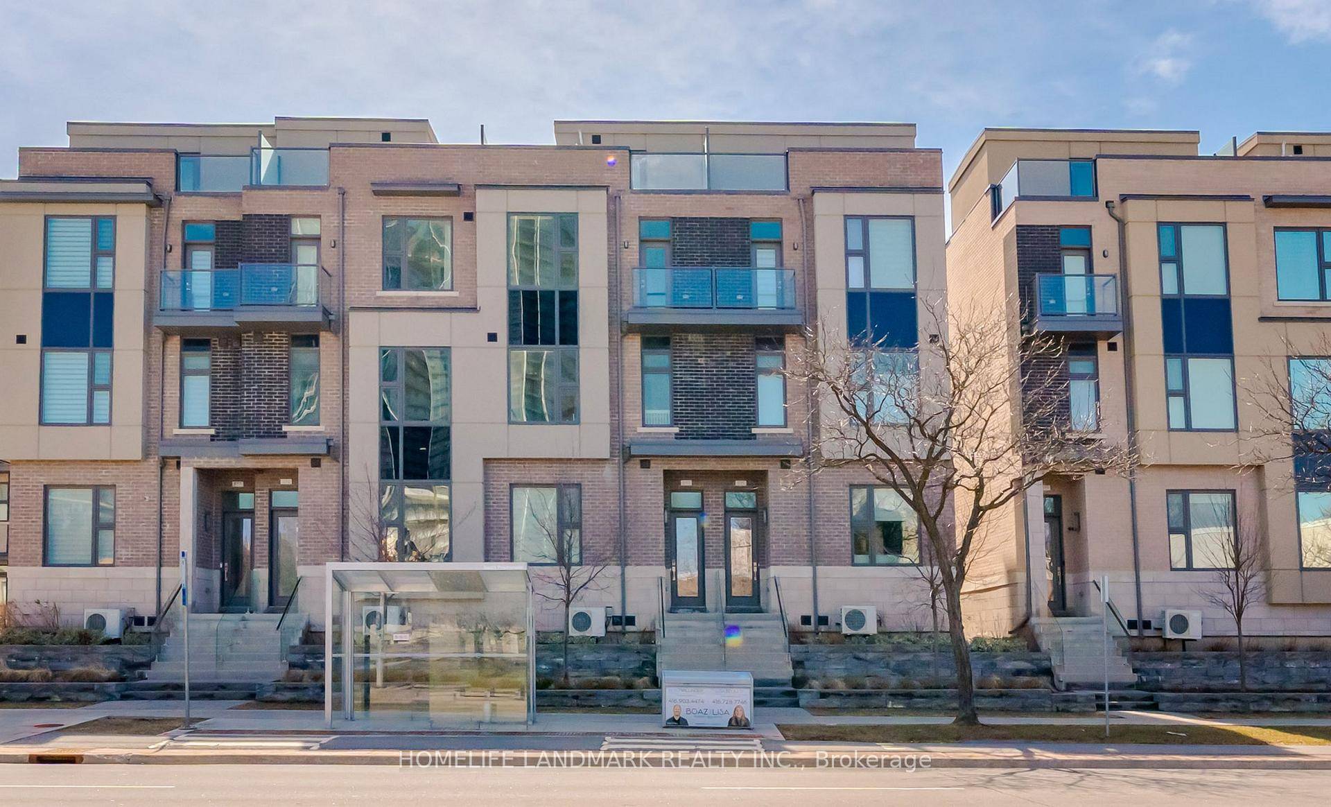 Rare Luxurious 4 Years New Modern Townhouse !