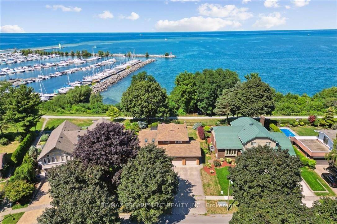 Here's your chance for a beautifully renovated 3 bedroom, 2.