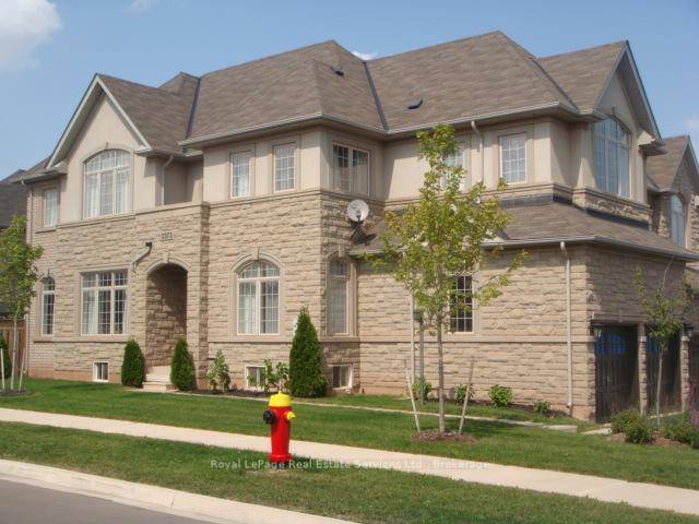 WOW ! ! A rare find. Gorgeous Fernbrook built Corner executive townhome in prestigious Joshua creek north.