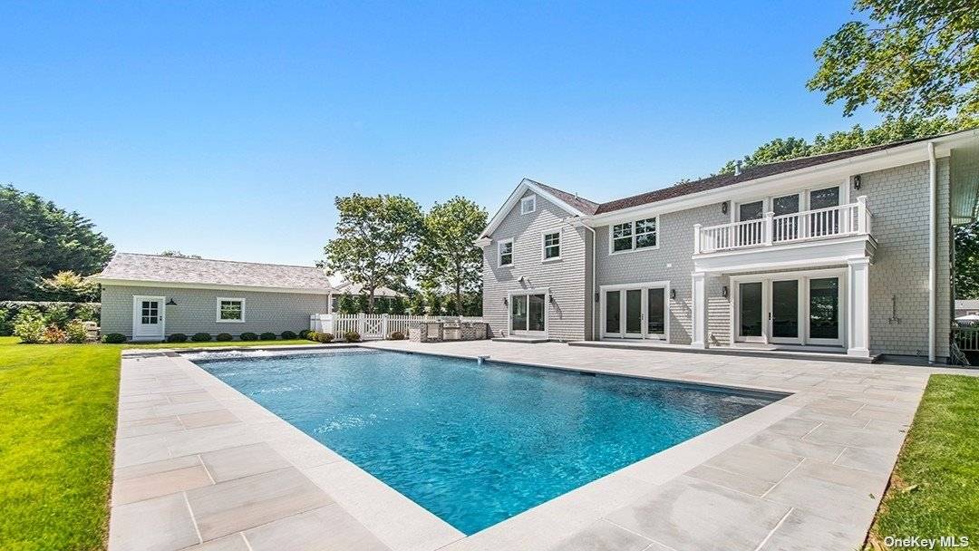 New Construction Southampton Village Experience the epitome of Hamptons easy living in this stunning new construction home in idyllic Southampton Village.