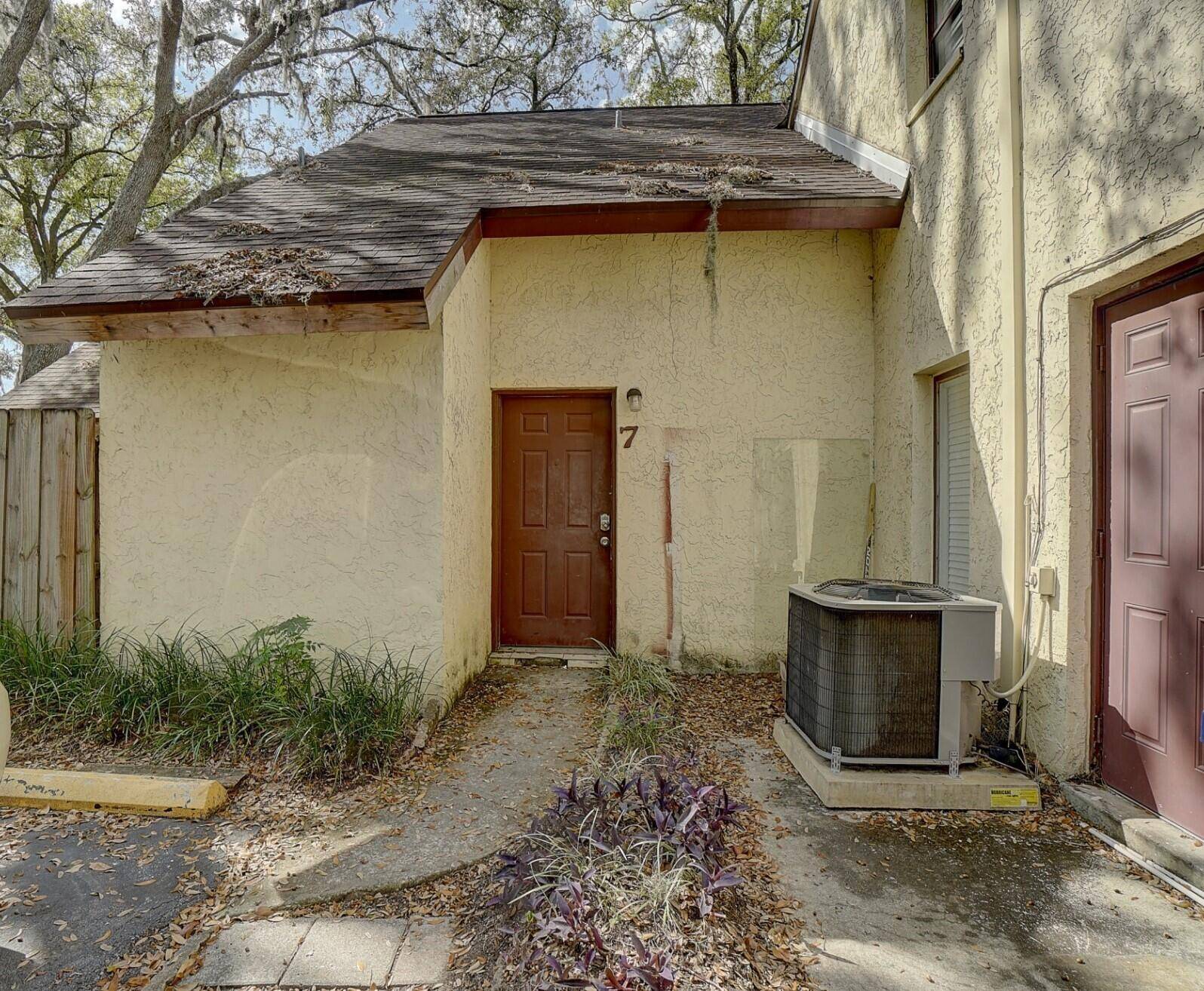 Charming two bedroom, one and a half bathroom condo in the heart of Tampa, next to USF !