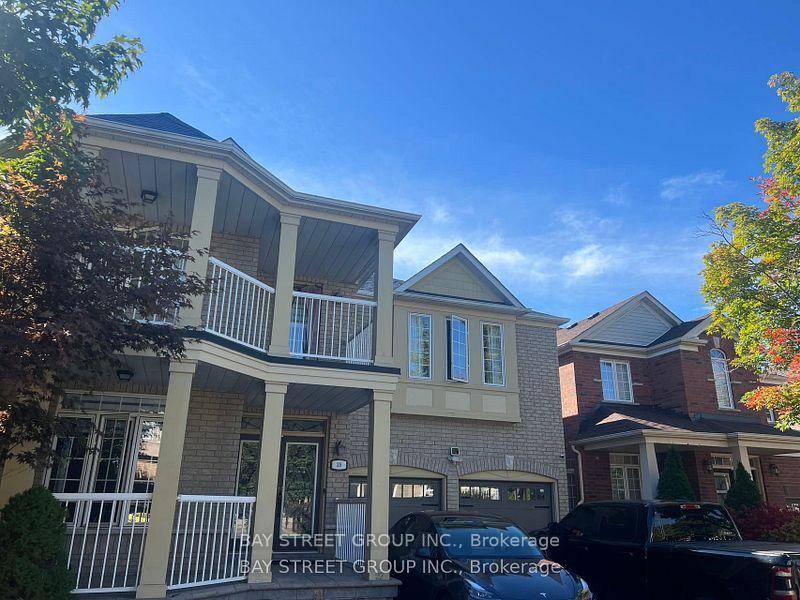 Stunning Berczy Home ! Soaring 18 Ft Ceilings In Open Concept Fam Rm, Over 3000 Sq Ft !