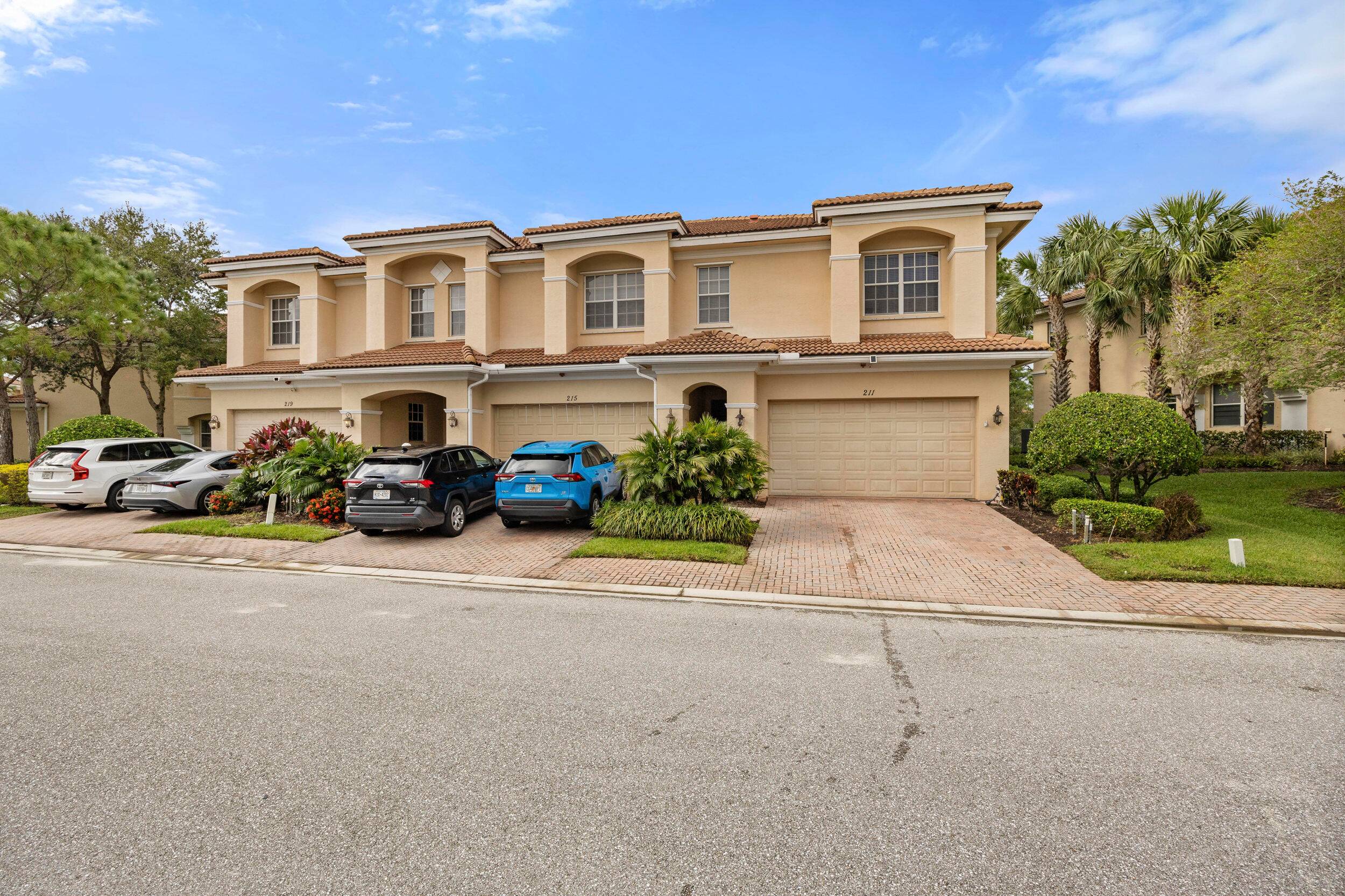 Welcome to 211 Walking Path, located in the highly sought after Whitemarsh Reserve community in Stuart, Florida.