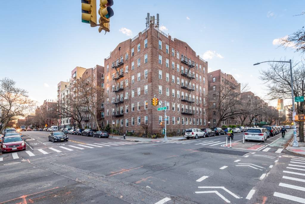 This beautifully renovated extra large 1 bedroom apartment in a pre war building combines classic charm with modern upgrades.