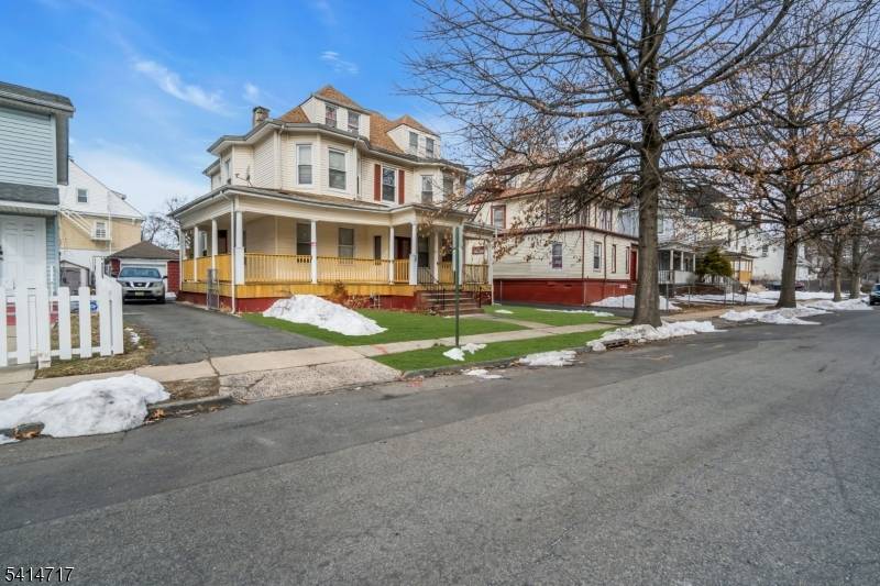 Well maintained 3 unit multifamily property owned by the same family for 31 years, offering a great opportunity for investors or owner occupants.