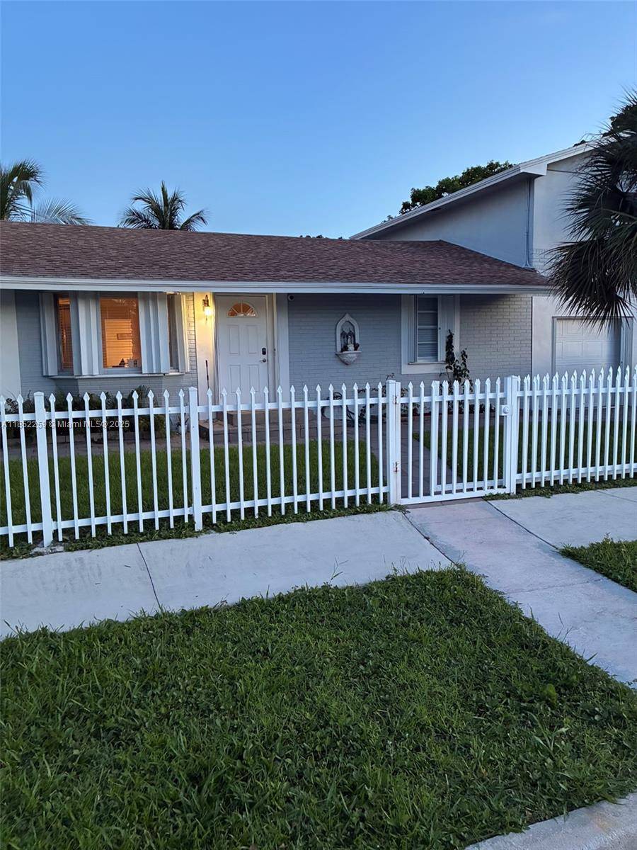 Discover this stunning property located in the heart of Lake Worth Beach, just 5 minutes from the beach and 10 minutes from DT Mar a Lago resort.