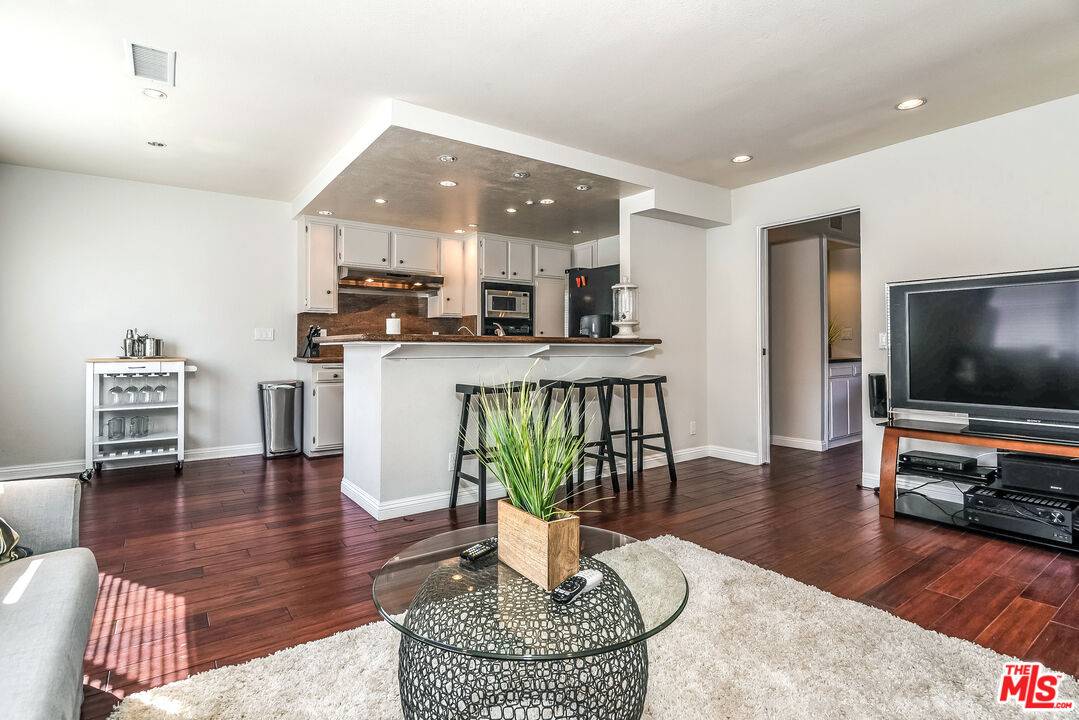 4604  GLENCOE AVE 2BR Marina Del Rey La