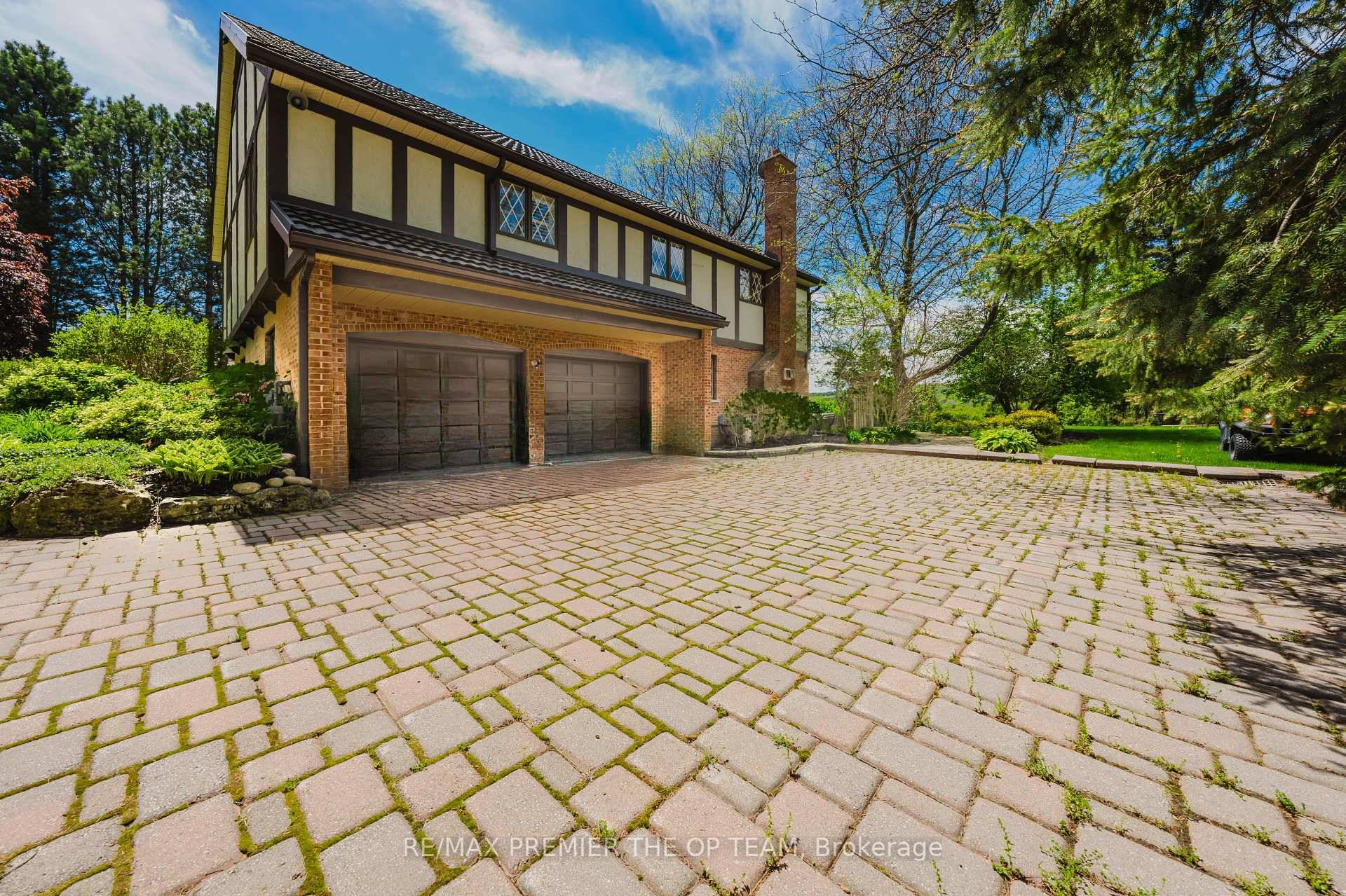 Step into refined living in one of Caledon's most picturesque amp ; private pockets.