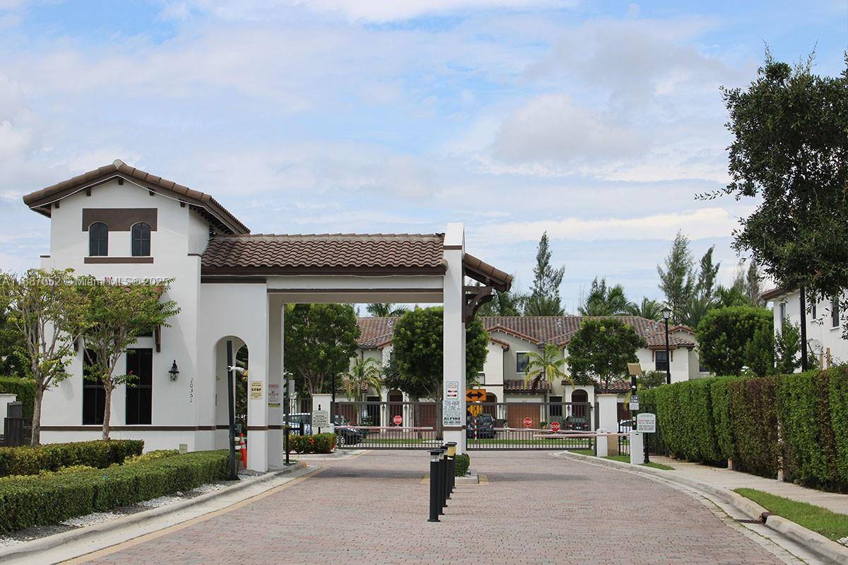 Spacious amp ; beautiful townhouse in desirable gated community of Astoria at Central Park.