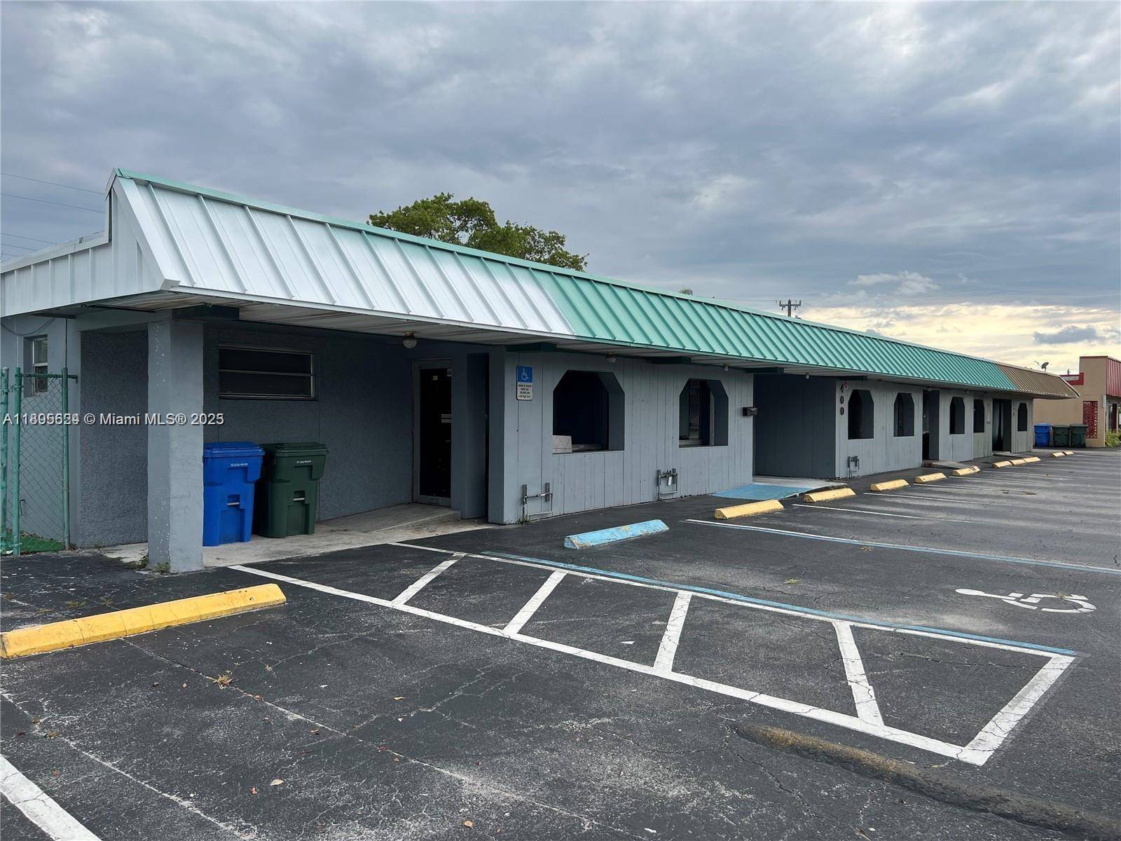 Free standing building located in the busy business district of Oakland Park.