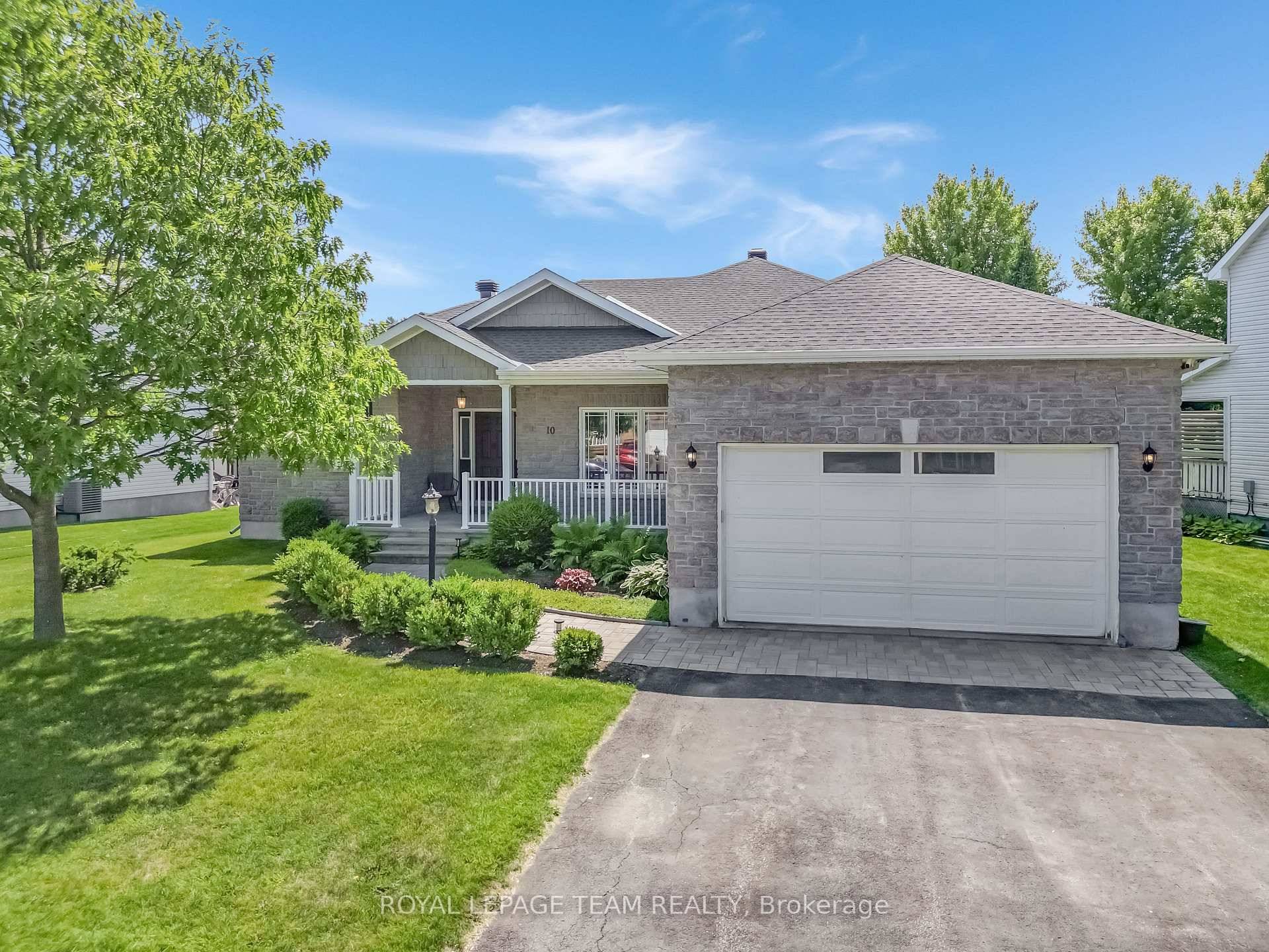 Welcome to 10 Rochelle Drive, a beautifully upgraded custom bungalow located in the highly desirable Richmond Oaks community on an oversized 72' x 114' lot.