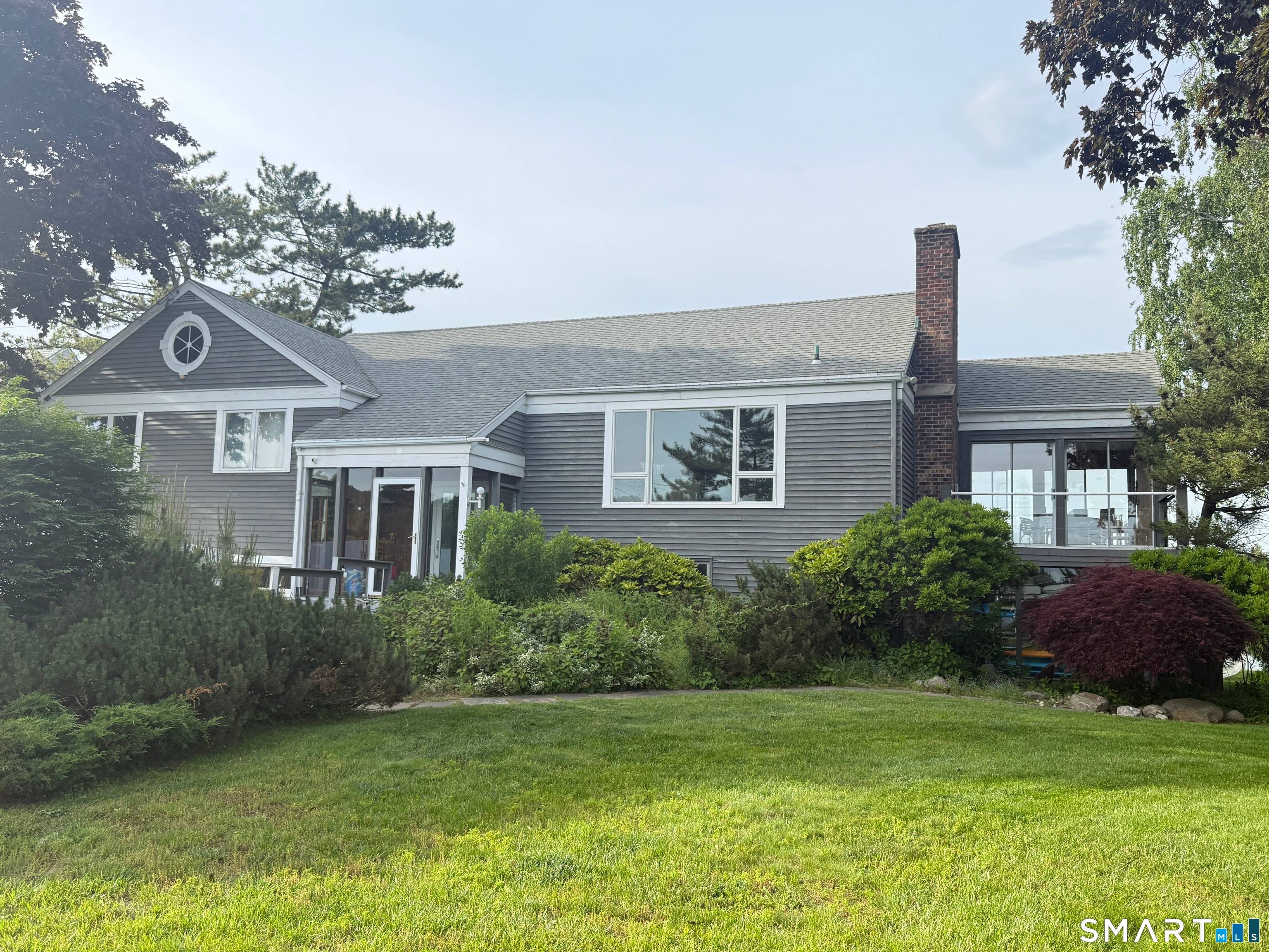 Direct waterfront, with deep water dock !