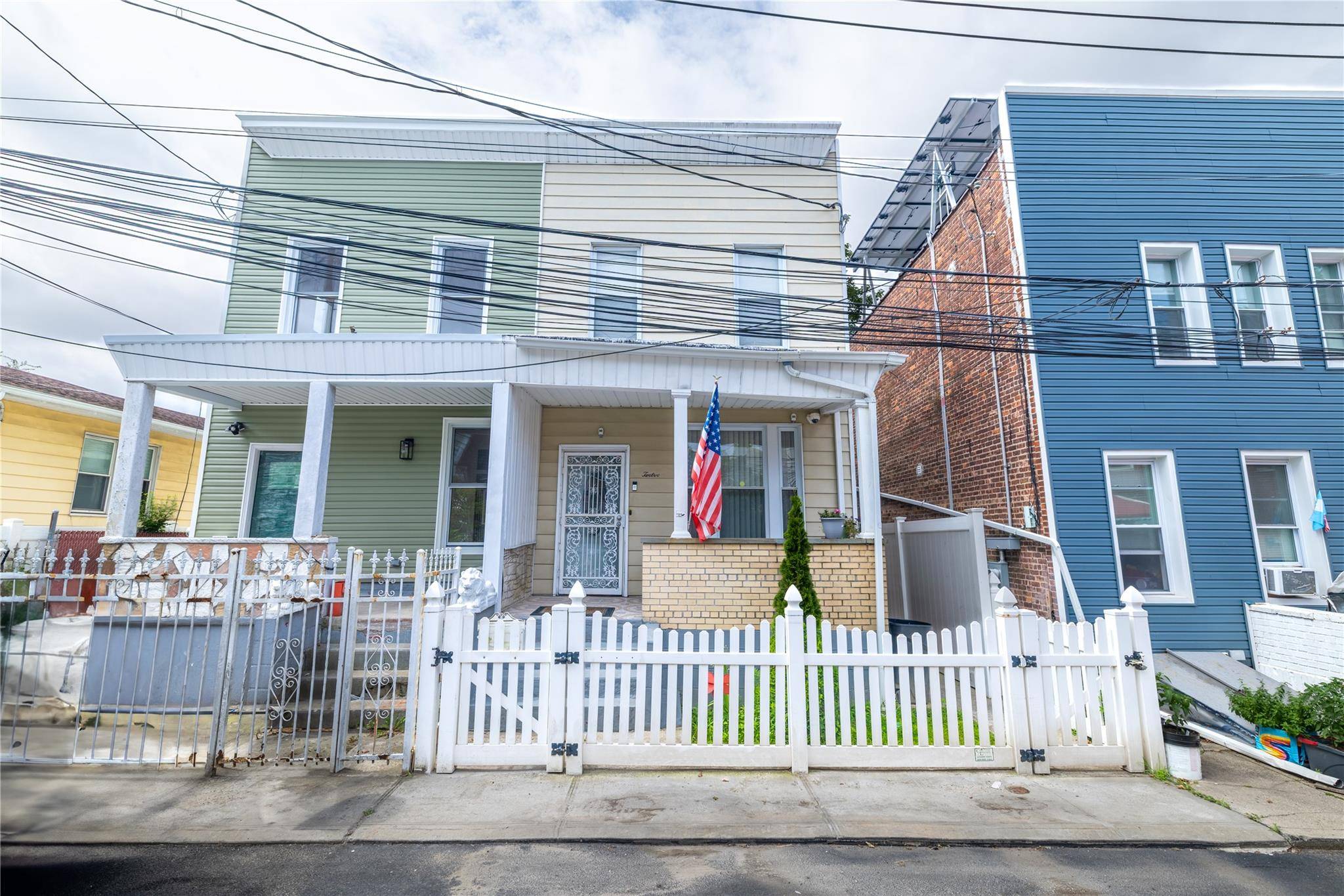 Welcome to this lovely 3 bedroom, 1.