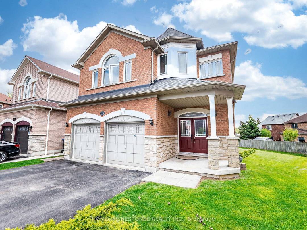 Absolutely Stunning 4 Bedroom Executive Home Backing Onto Park in Sought After Meadowvale Village !
