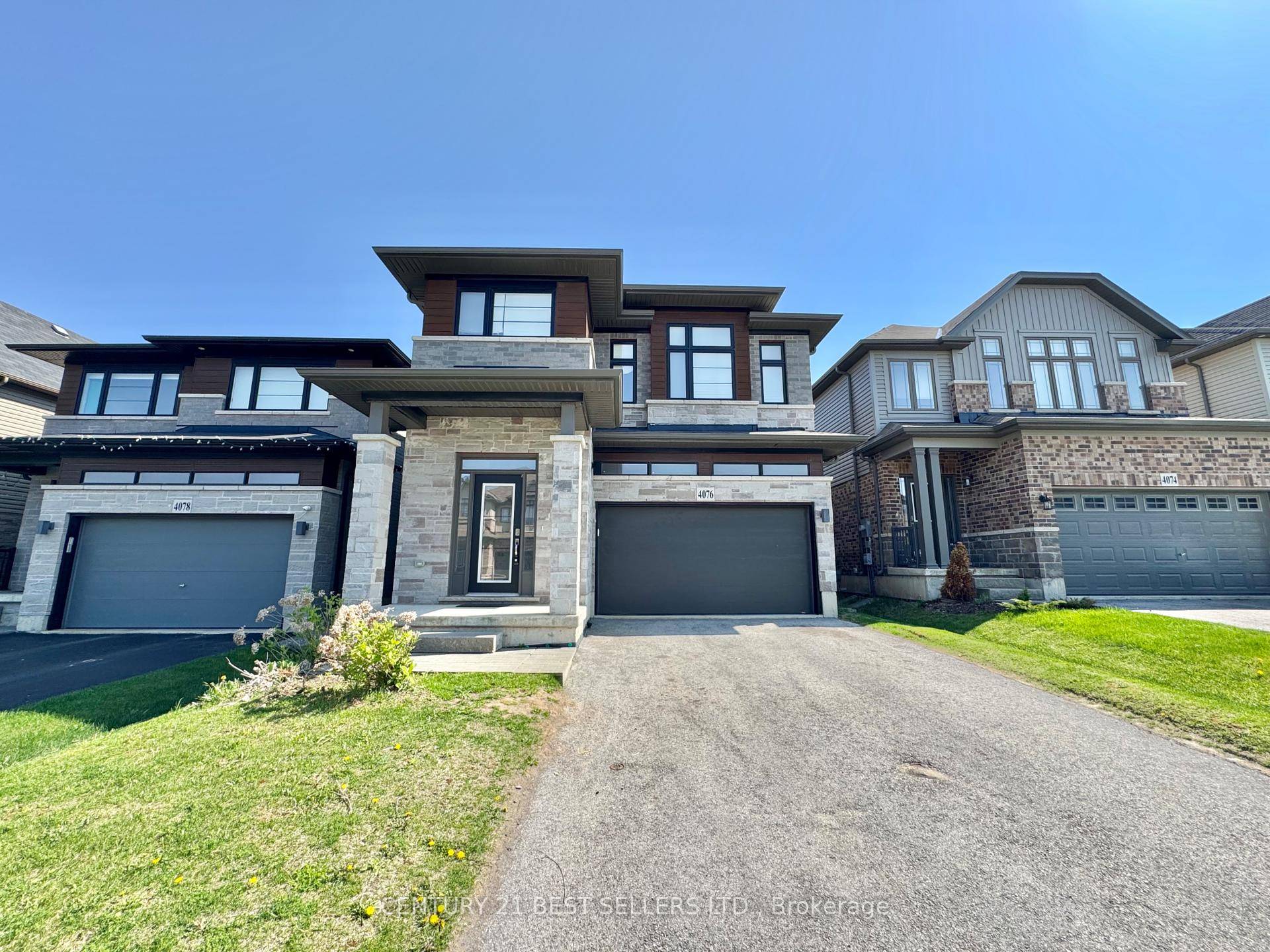 Spacious 4 bedrooms 2 den Family Home in Beamsville Prime Location !