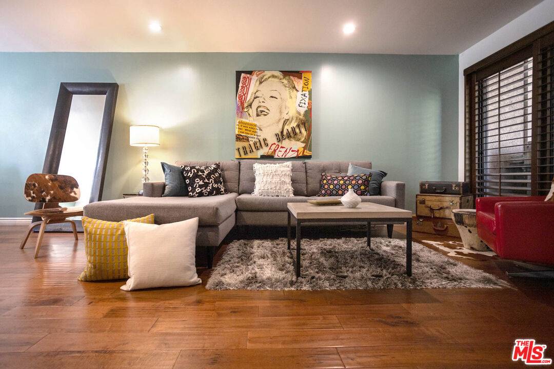 5920   Chula Vista Way 2BR Hollywood Hills East La