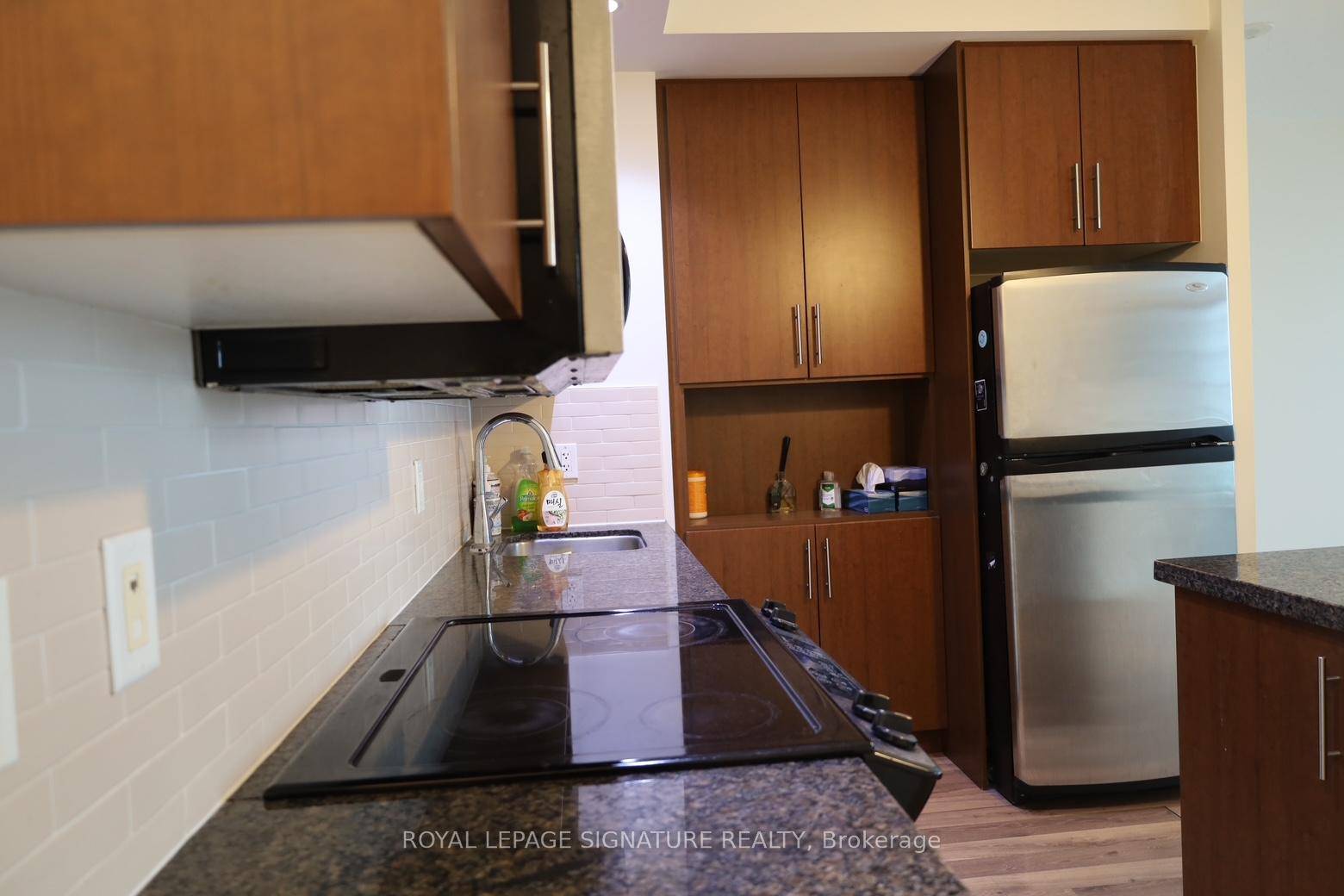 Spacious 2 Bedroom And 2 Full Bath In James Town, Cabagetown !